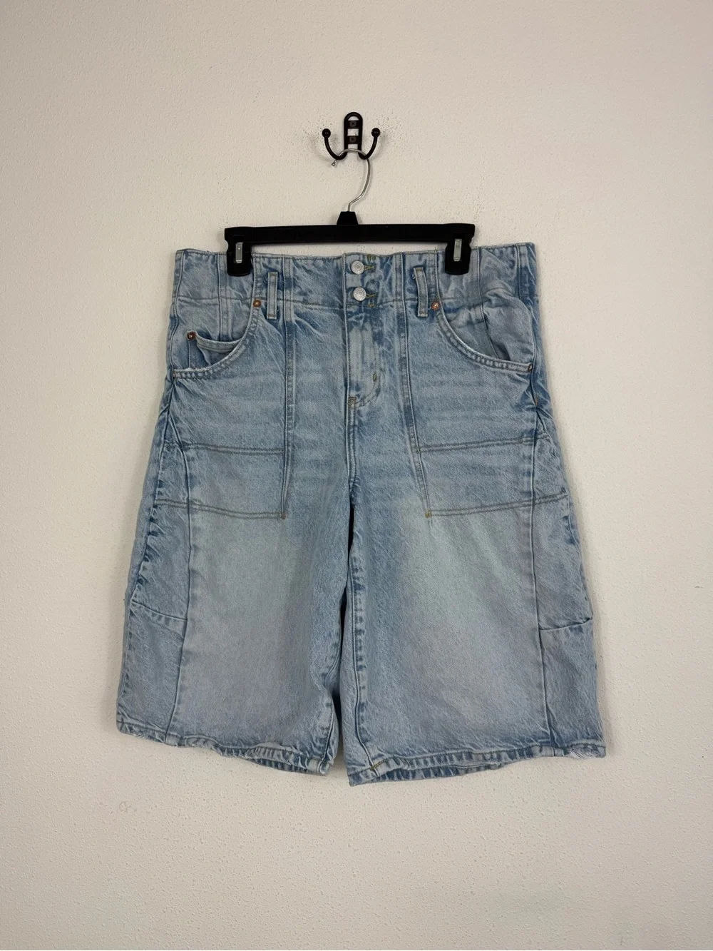 Free People We the Free Extreme Measures Low Rise Barrel Shorts Relaxed Sz 31